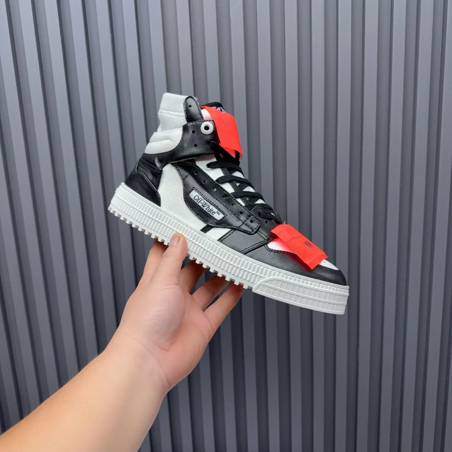 [OFF WHITE] P: 740💰Couple model👫, Size: Female 35-40. Male 39-44 (45.46 customized) High-quality version👊 "Out of office" series original molding, original lasting, production process 1:1 original ➰OFF GRAY WHITE OW ➰ First-layer cowhide, imported skin-friendly and environmentally friendly polyester mesh, original molding, high elasticity and environmentally friendly molding pad Made with the original lasting process. The original molded rubber outsole (never yellows and deforms) has a super correct shape, bright color and strong three-dimensional effect👍. Packaging💯Full set of packaging synchronized with the official website (branded paper, certificate of quality, branded cloth bag)